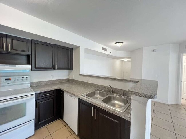 Interior Photo - The Oaks in North Miami