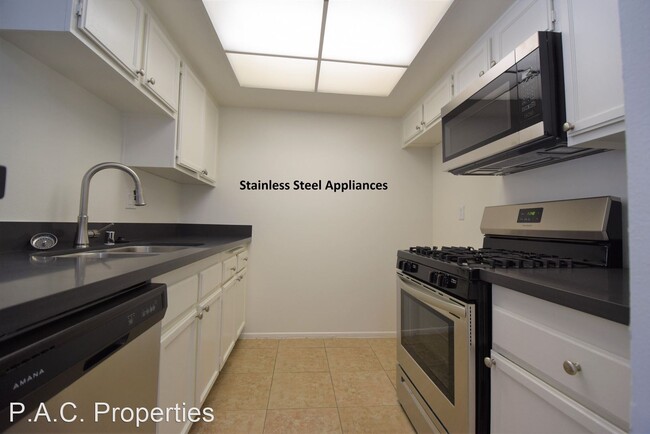 Building Photo - 1 br, 1 bath Apartment - 15128-44 Burbank ...