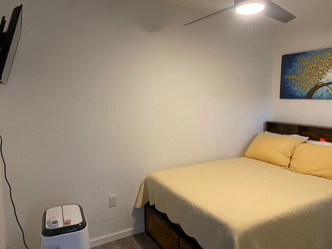 Foto del edificio - 406 Cathcart Ave