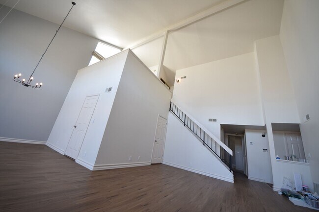 Foto del edificio - ***Amazing 2 Bed 2.5 Bath Westwood Condo U...