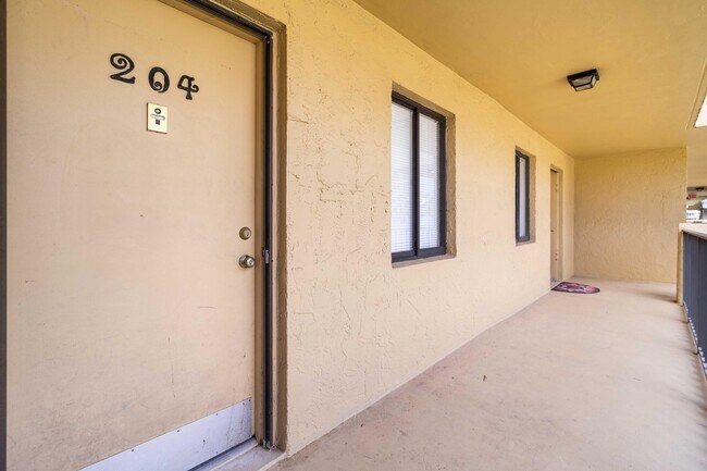 Foto del edificio - 2820 Tennis Club 204 Dr