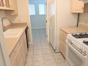 Building Photo - 1005 Rosepoint Dr