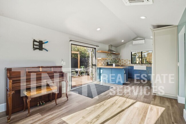 Foto del edificio - 7775 Dow Ave