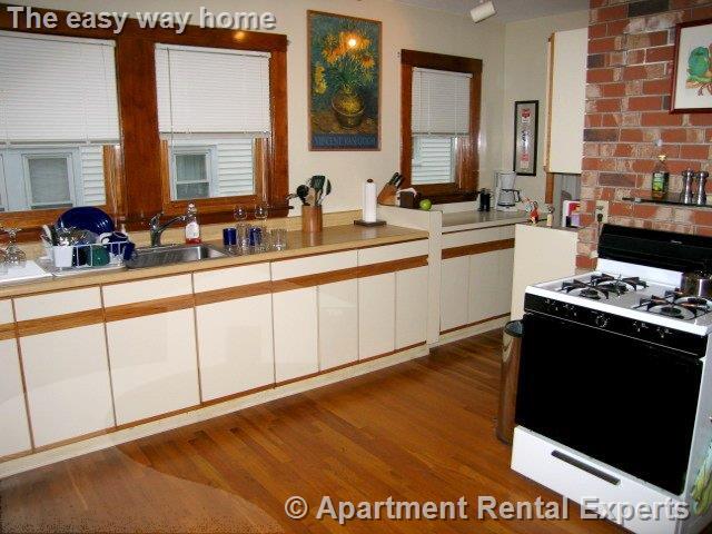 Building Photo - 42-44 Garrison Ave Unit #1