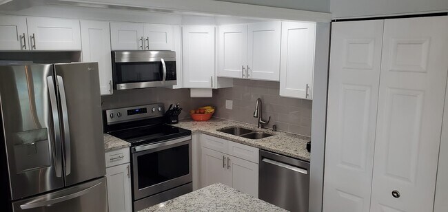 Foto del edificio - 301 Kings Blvd