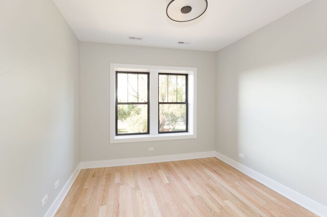 Building Photo - 2241 N Bissell St
