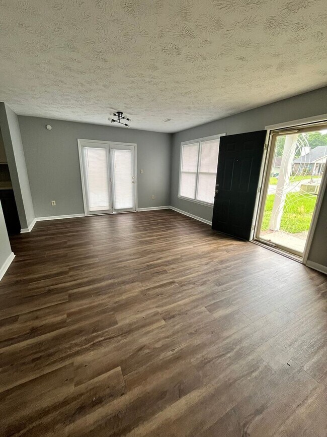 Foto del edificio - 2815 Rosemeade Dr