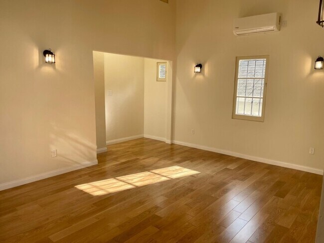 Foto del edificio - 1230-1232 N Flores St