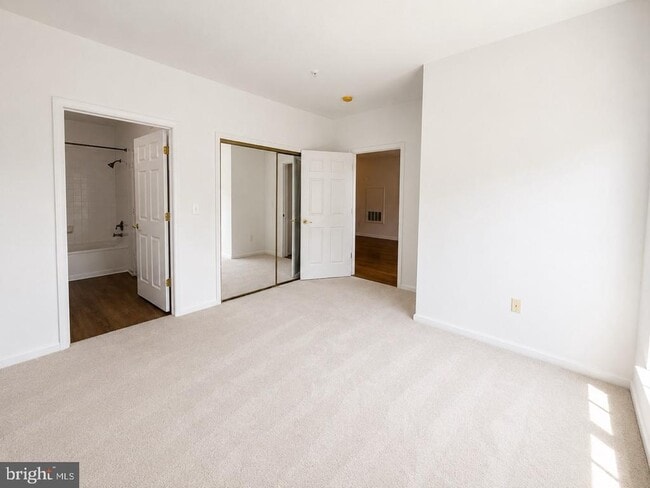 Foto del edificio - 4550 Strutfield Ln