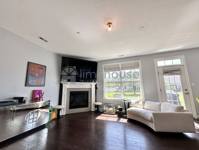 Building Photo - 127 Repose Ln