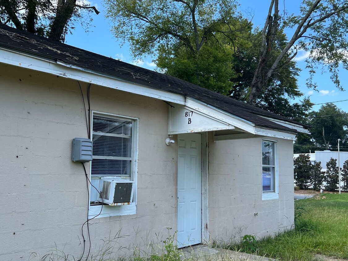 Primary Photo - 817 Byron Road