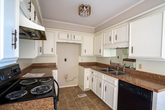 Building Photo - 3915/3917 E 60th Pl Duplex