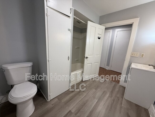 Building Photo - 521 Lehman St
