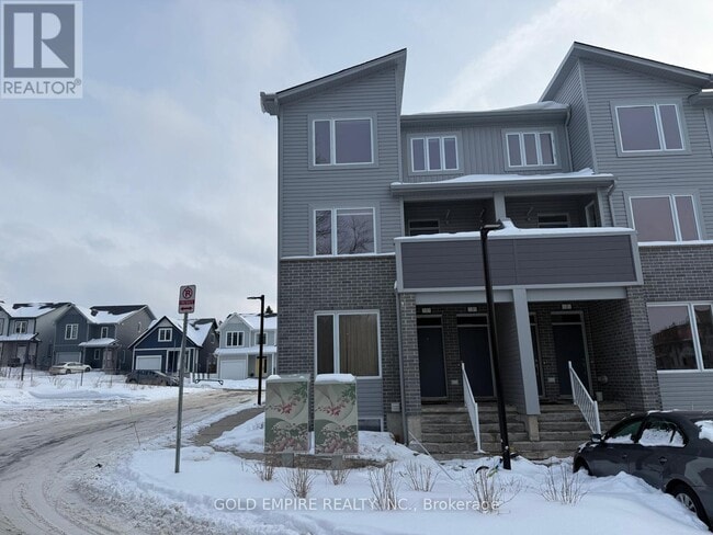 Building Photo - 990 Deveron Crescent