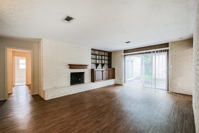 Foto del edificio - 13910 Locke Ln