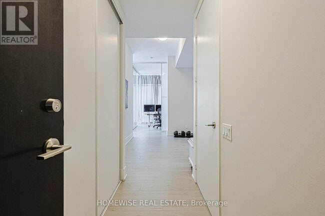 Photo du bâtiment - 33 Charles St E