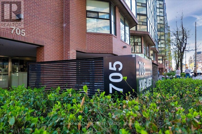 Photo du bâtiment - 705-705 King St W