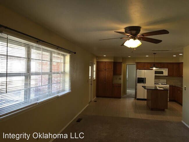 Building Photo - 3 br, 2 bath House - 631 E. 28th St.