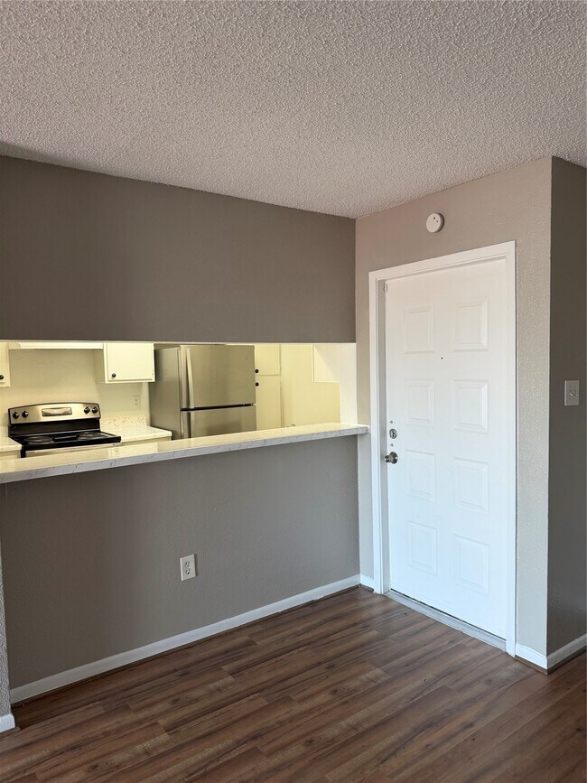 Building Photo - 2816 S Bartell Dr