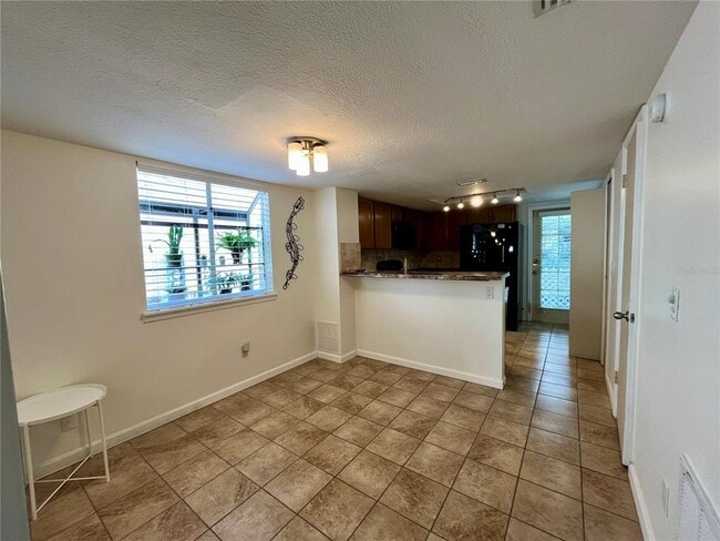 Foto del edificio - 7618 Colonial Ct