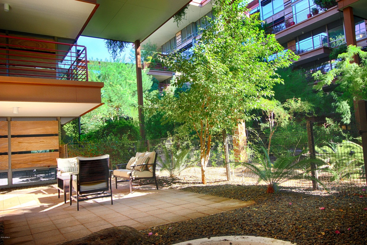 Primary Photo - 7147 E Rancho Vista Dr