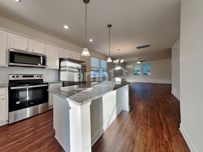 Foto del edificio - 301 Stowe Rd