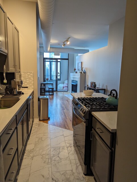 Kitchen - 910 S Michigan Ave