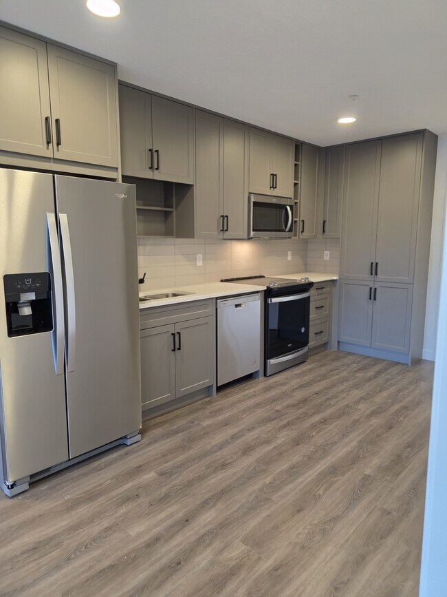 Photo du bâtiment - 350-3350 Livingston Common NE