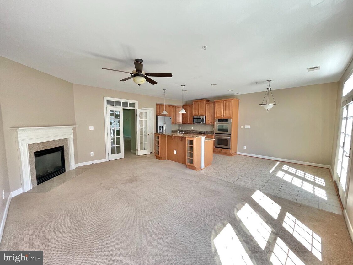 2452 Eastbourne Dr Unit 206, Woodbridge, VA 22191 Condo for Rent in