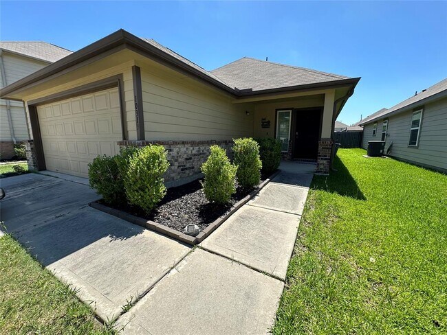 Foto del edificio - 10319 Douglas Fir Villa Ave