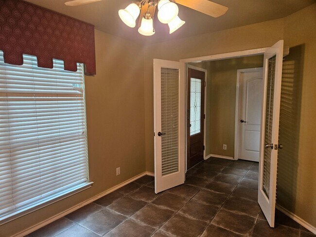 Foto del edificio - Garden Home in Gated Community