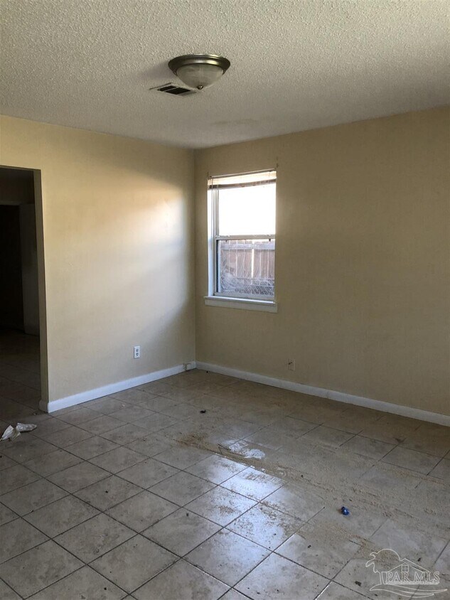 Building Photo - 1007 Winton Ave
