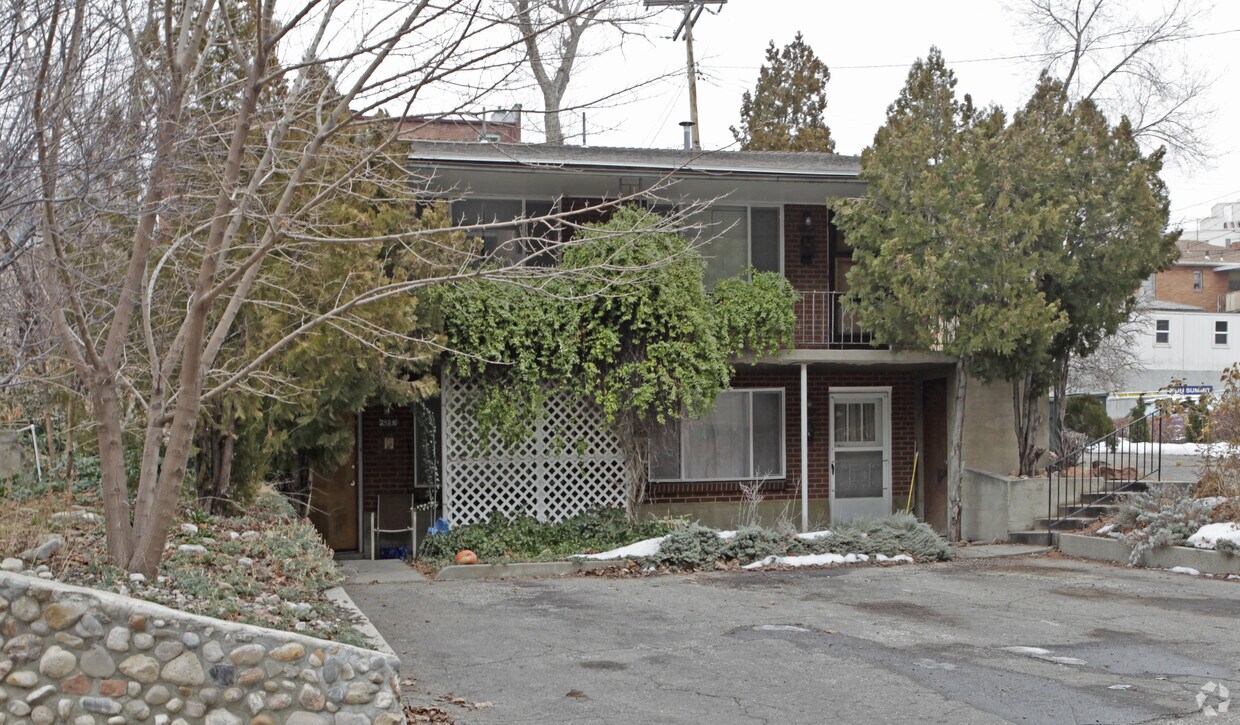 Building Photo - 240 N Vine St
