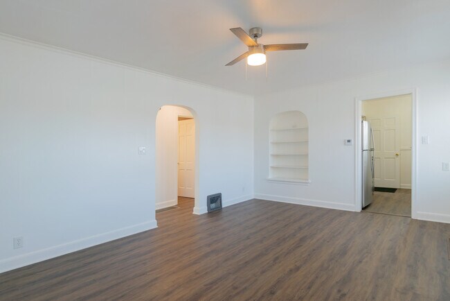 Building Photo - 2704 Lawndale Ave