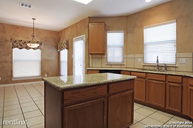 Building Photo - 8779 Laurel Canyon Dr