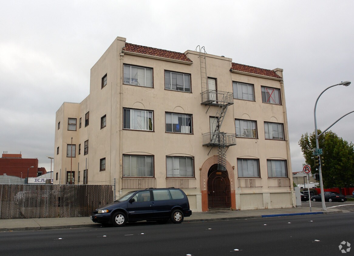 Building Photo - 404 23rd St