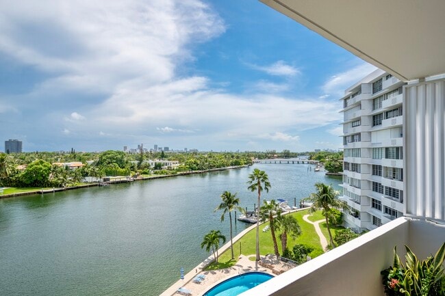 Building Photo - 9101 E Bay Harbor Dr