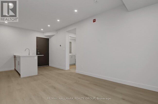 Building Photo - 137 Marquette Ave