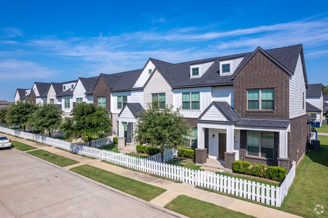 Building Photo - Townhomes at Bluebonnet Trails