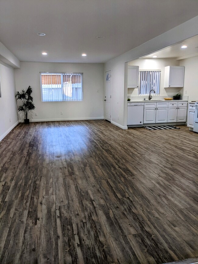 Building Photo - 2890 W 235th St