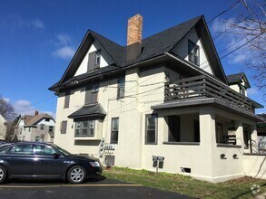 Building Photo - 518 S Rose St