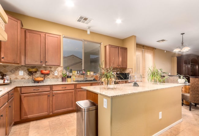 Building Photo - Amazing 4 bedroom In Lyons Gate!