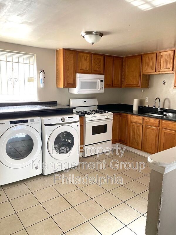 Primary Photo - 12 E Jefferson St
