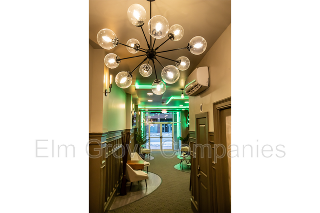 Building Photo - 922 Elm St