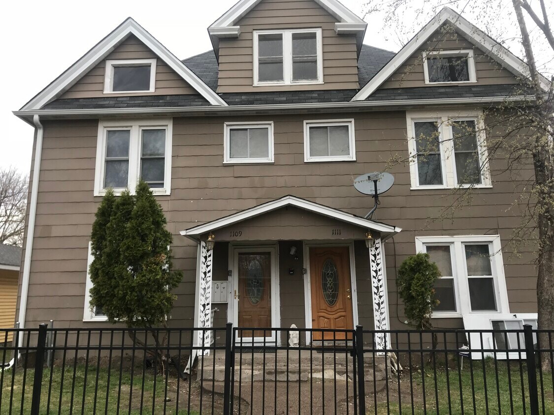 Primary Photo - 1111 Ross Ave