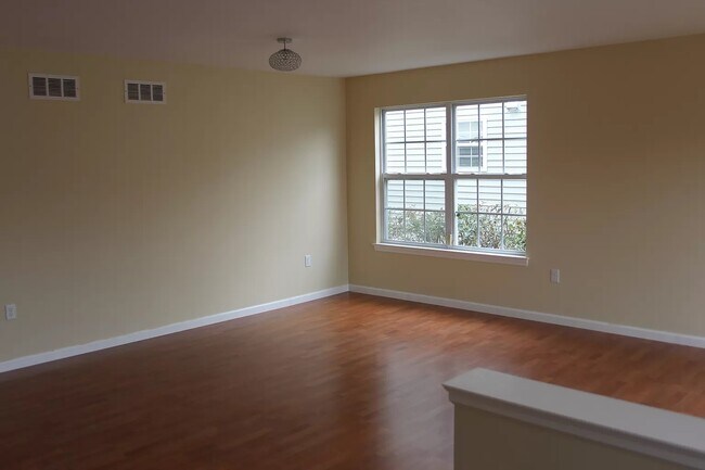 Building Photo - 13 Canal View Dr