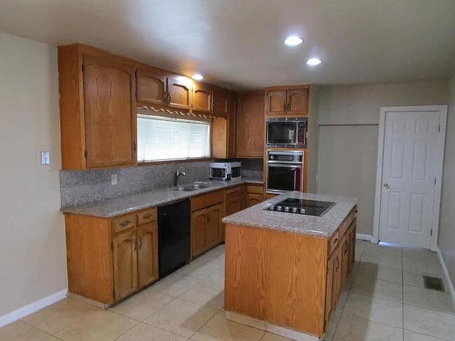 Foto del edificio - 1905 Claus Rd