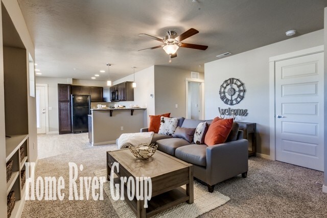Building Photo - BEAUTIFUL 2X2 Town Home near The Village!