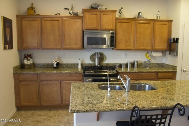 Foto del edificio - Charming 3 bedroom plus den and 2.5 bath home with full SOLAR !!