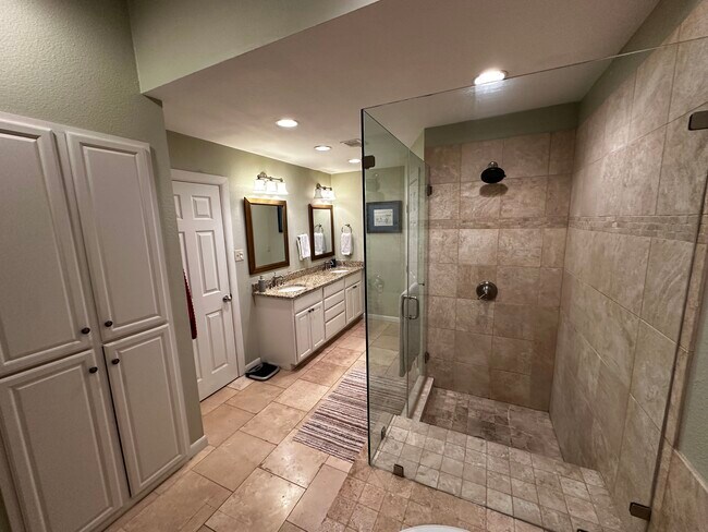 Master Bath - 2212 Westlake Dr